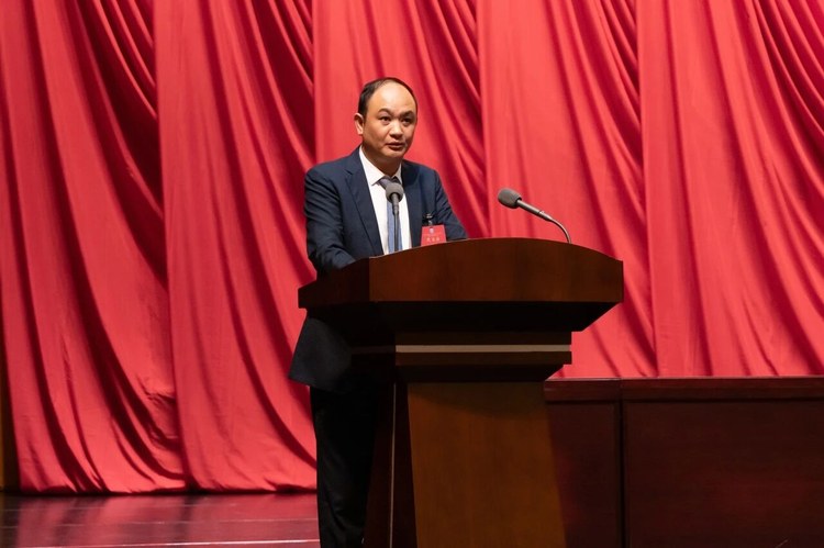 jxf吉祥坊董事长赵密升在大会现场发言